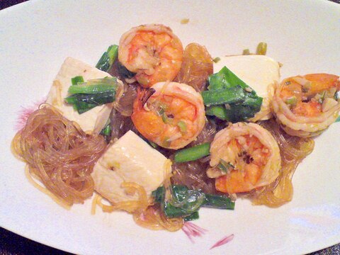 殻からだしを取った♪エビと春雨の旨辛スープ煮